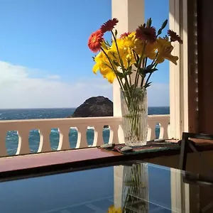 https://caleta-los-roques.in-canary-islands.com